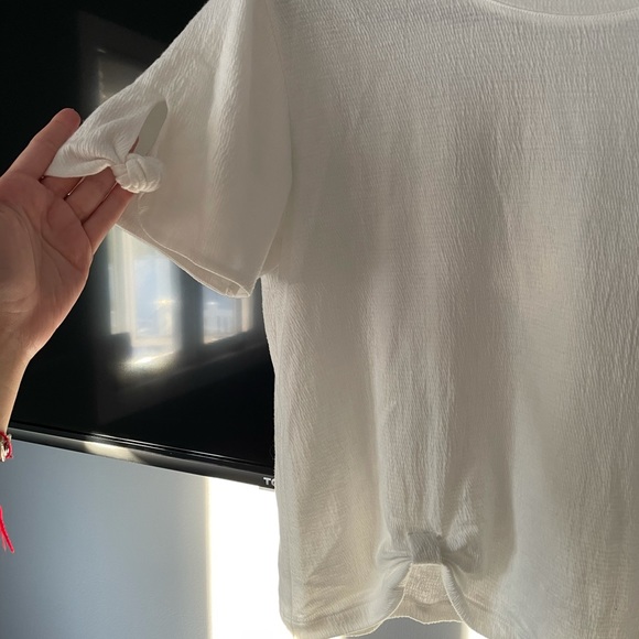 White top - Picture 3 of 4